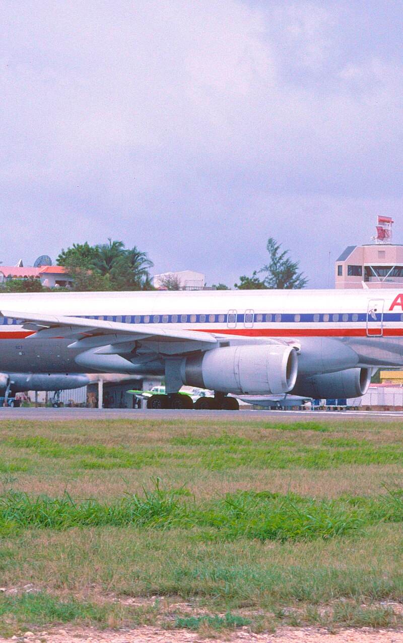 N682AA - Boeing