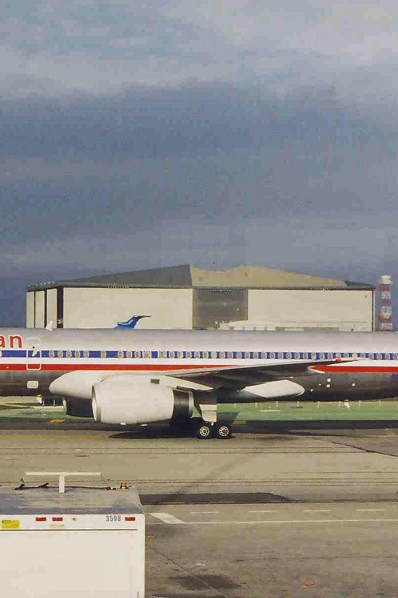 N683A - Twin-engine aircraft