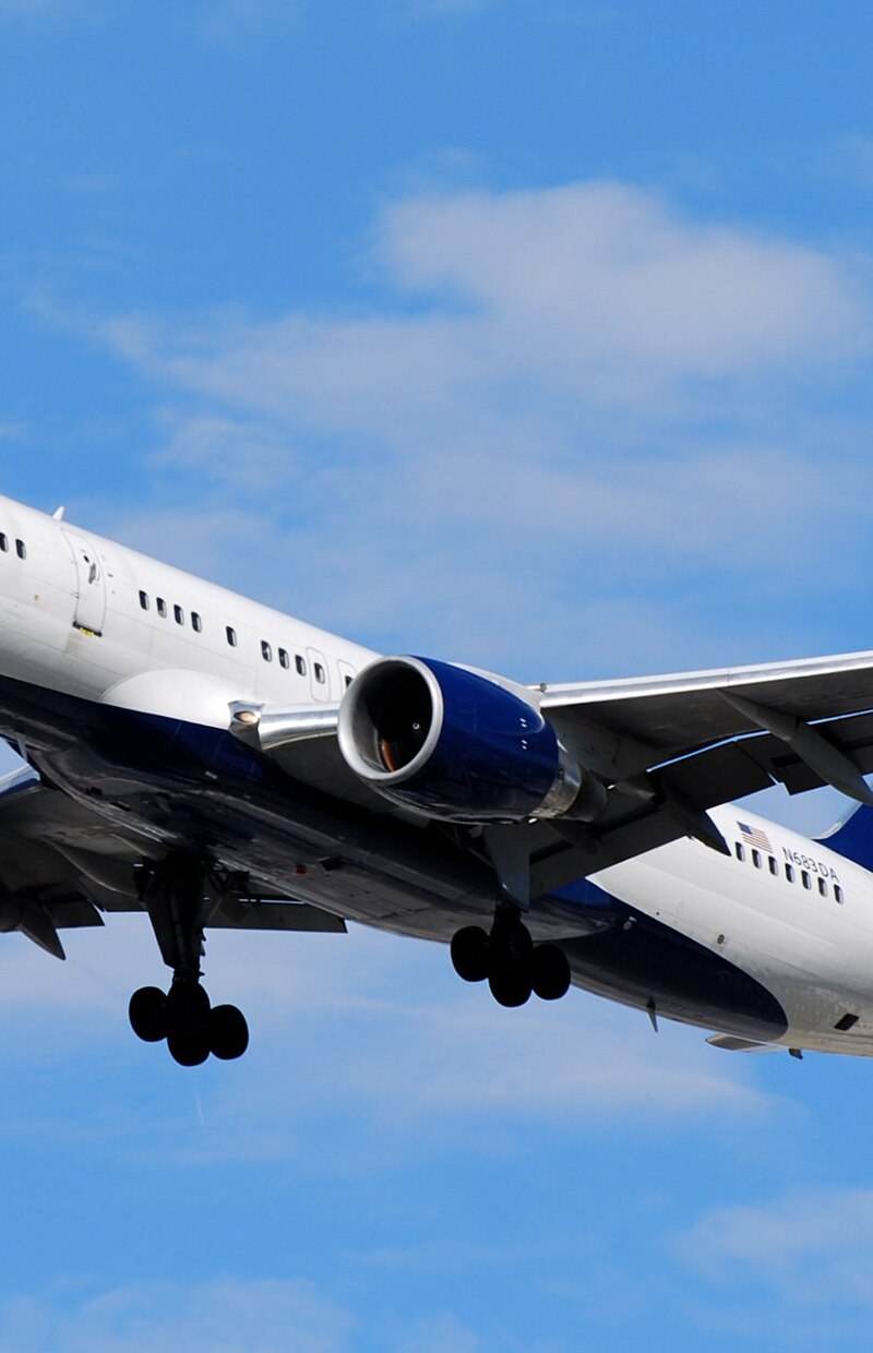 N683DA - Twin-engine aircraft
