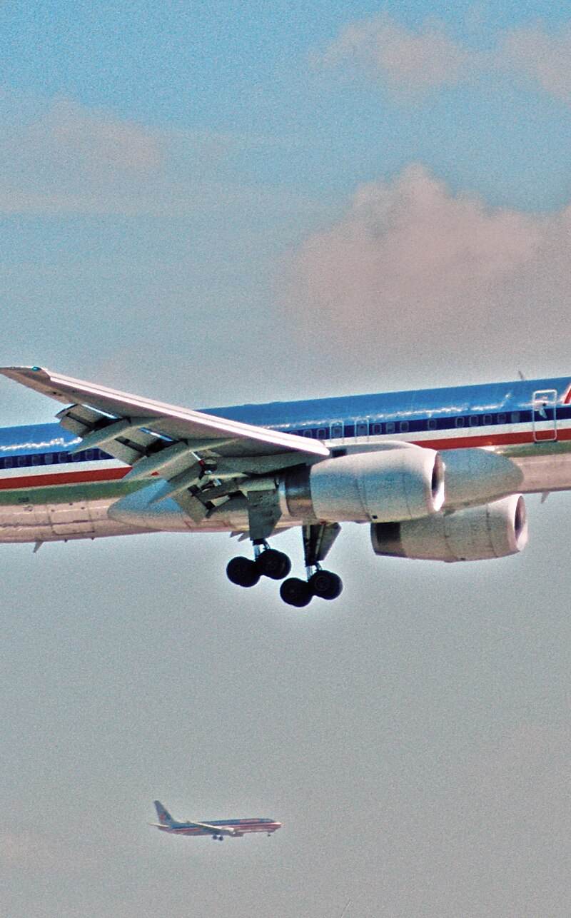N684AA - Twin-engine aircraft