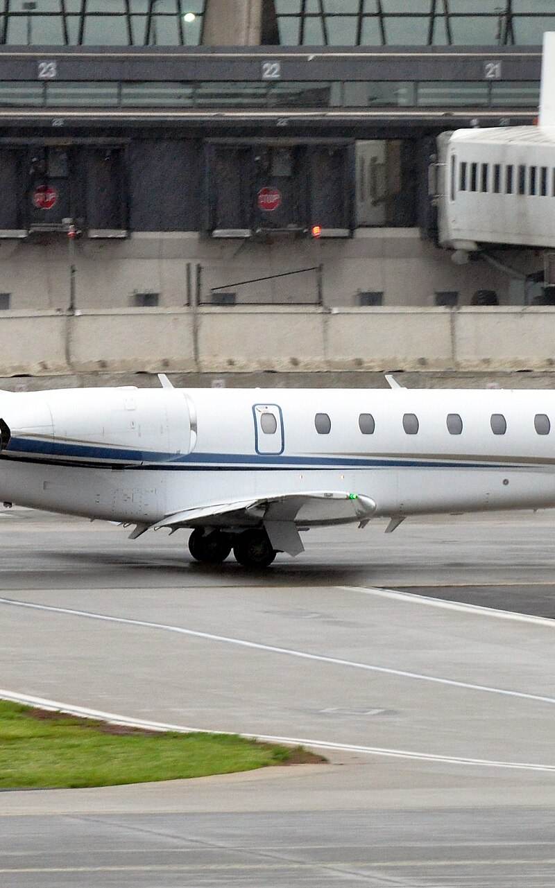 N685CS - Business jet