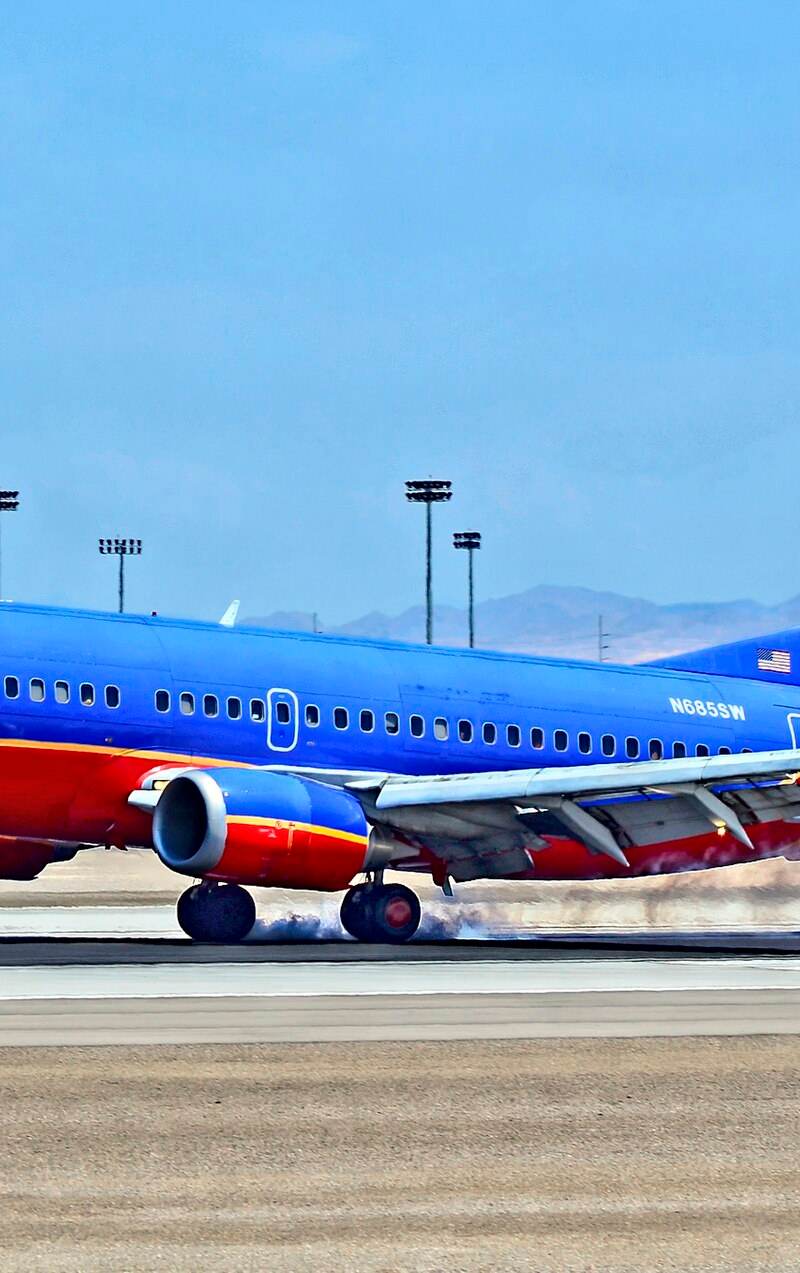 N685SW - Twin-engine aircraft