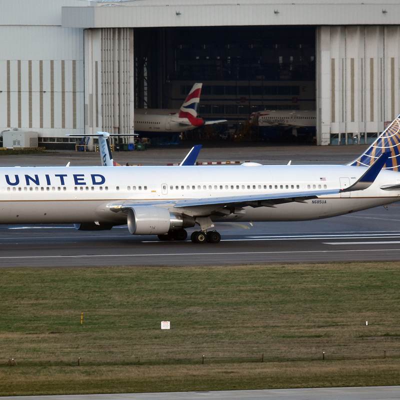 N685UA - Boeing