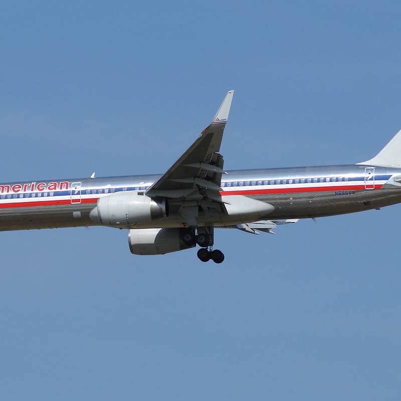 N686AA - Boeing
