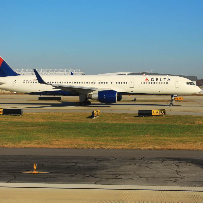 N686DA - Twin-engine aircraft