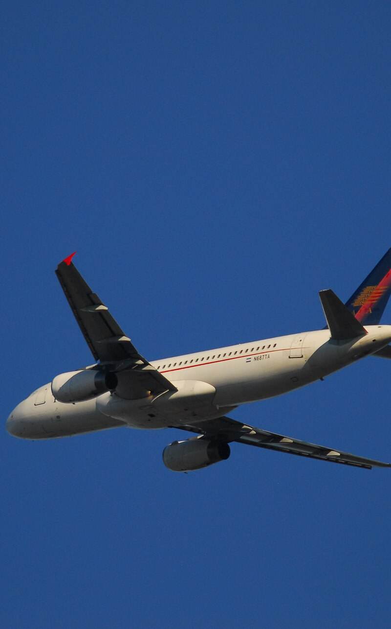 N687TA - Twin-engine aircraft