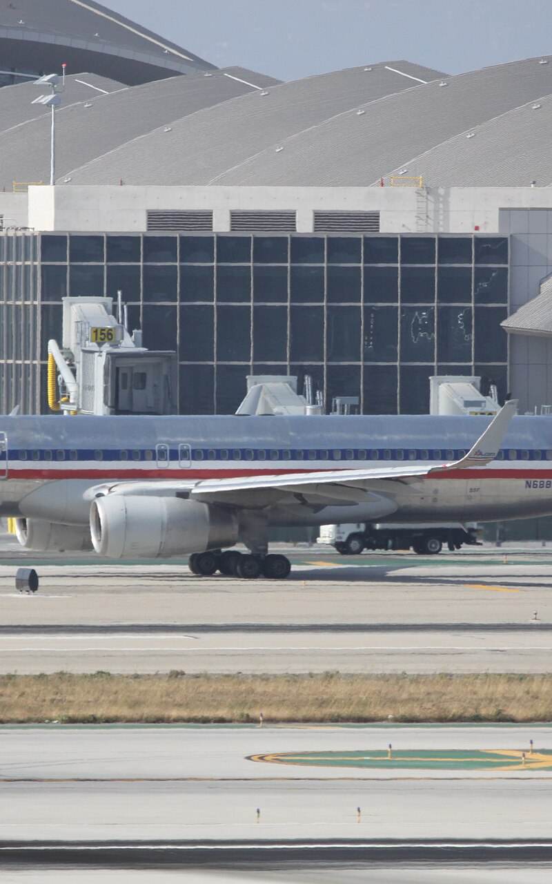 N688AA - Aircraft