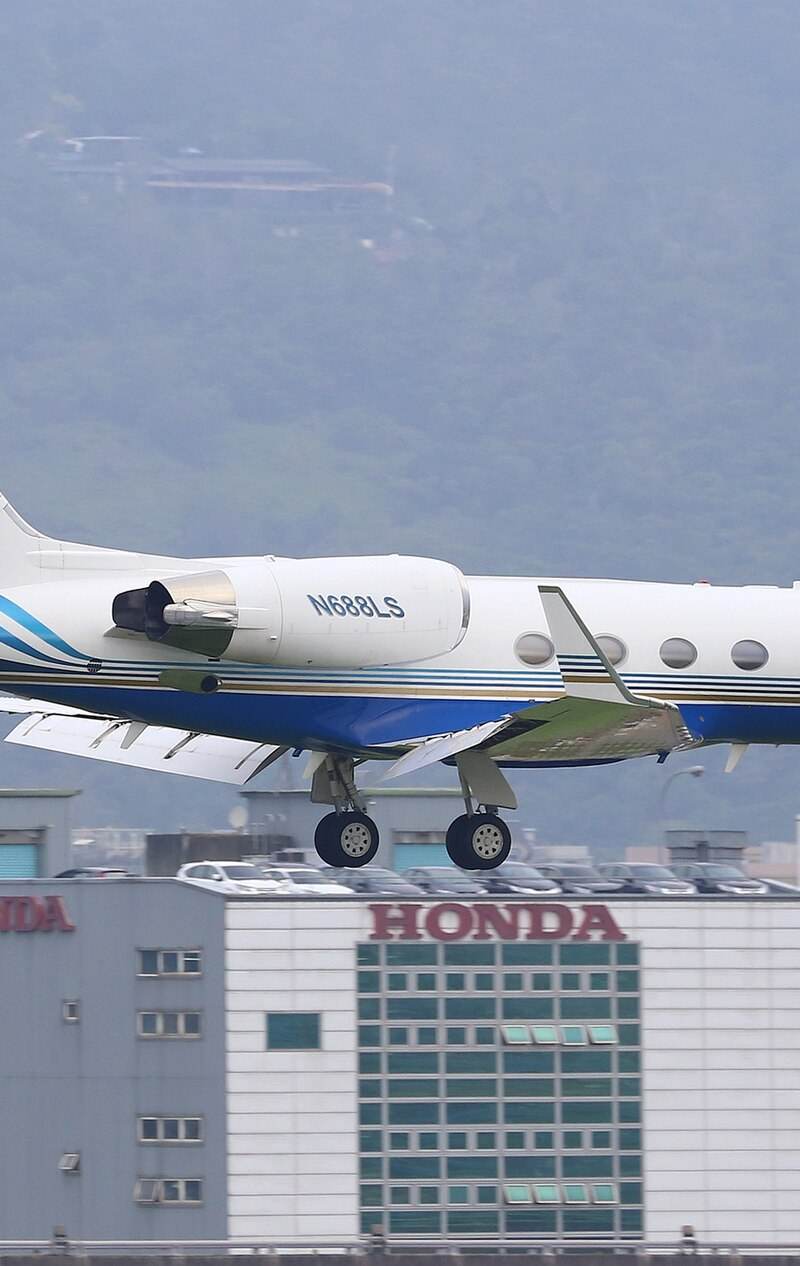 N688LS - Business jet