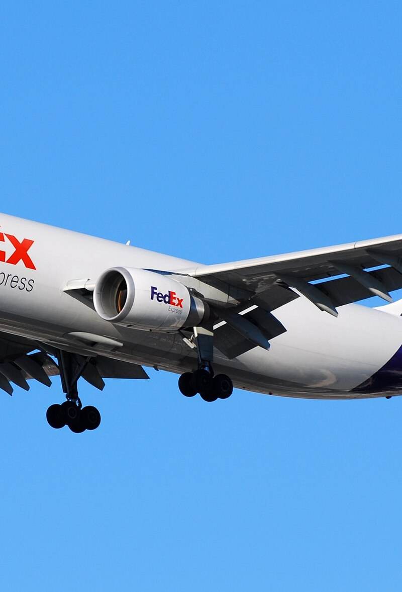N689FE - Twin-engine aircraft