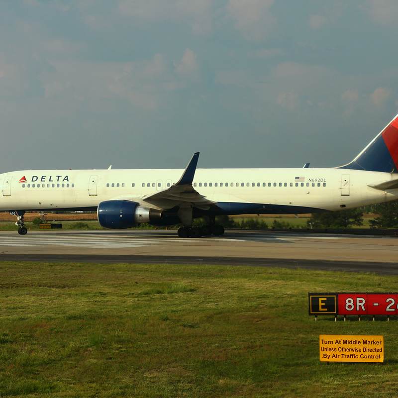 N692DL - Boeing