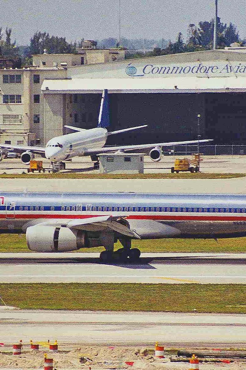 N693AA - Boeing