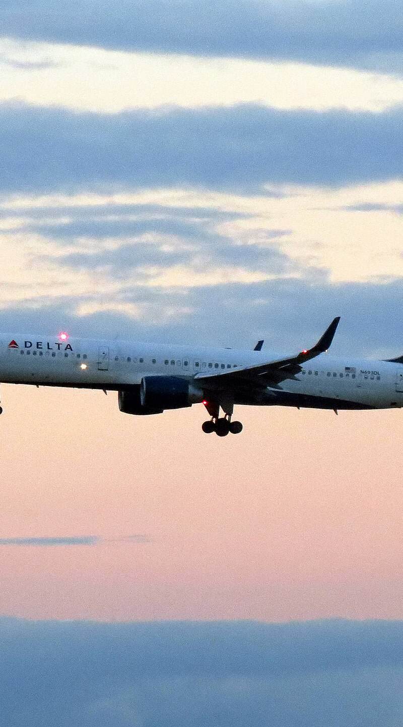 N693DL - Boeing