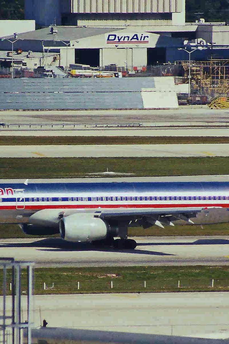 N694AN - Twin-engine aircraft