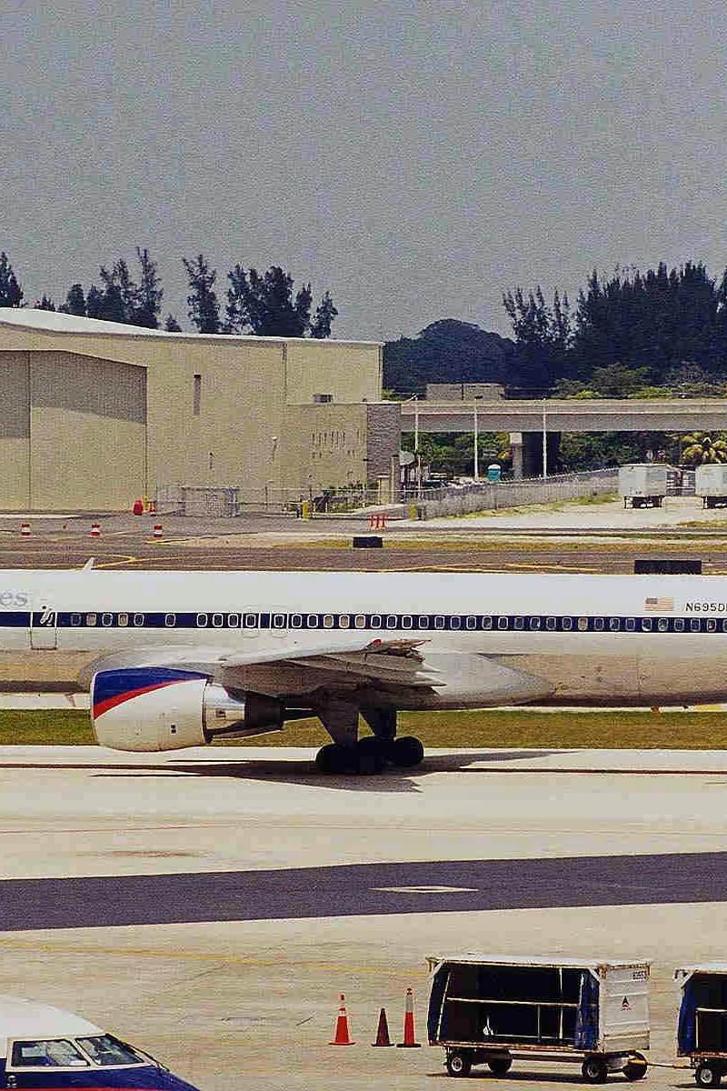 N695DL - Boeing