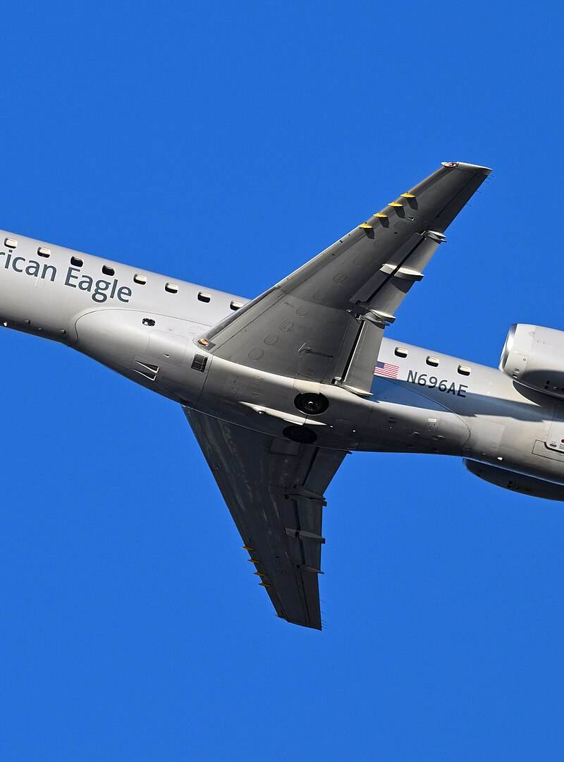 N696AE - Embraer