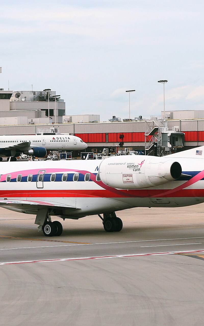 N696AE - Embraer