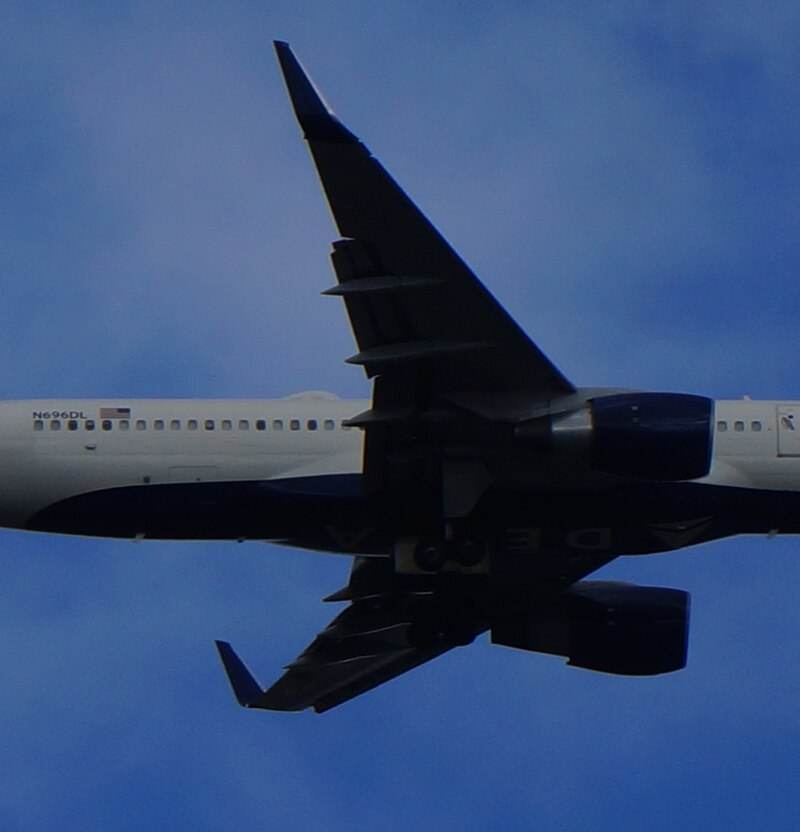 N696DL - Twin-engine aircraft