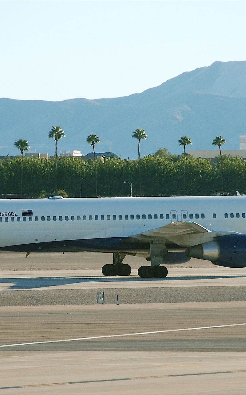 N696DL - Twin-engine aircraft