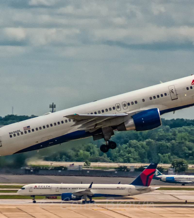 N696DL - Boeing