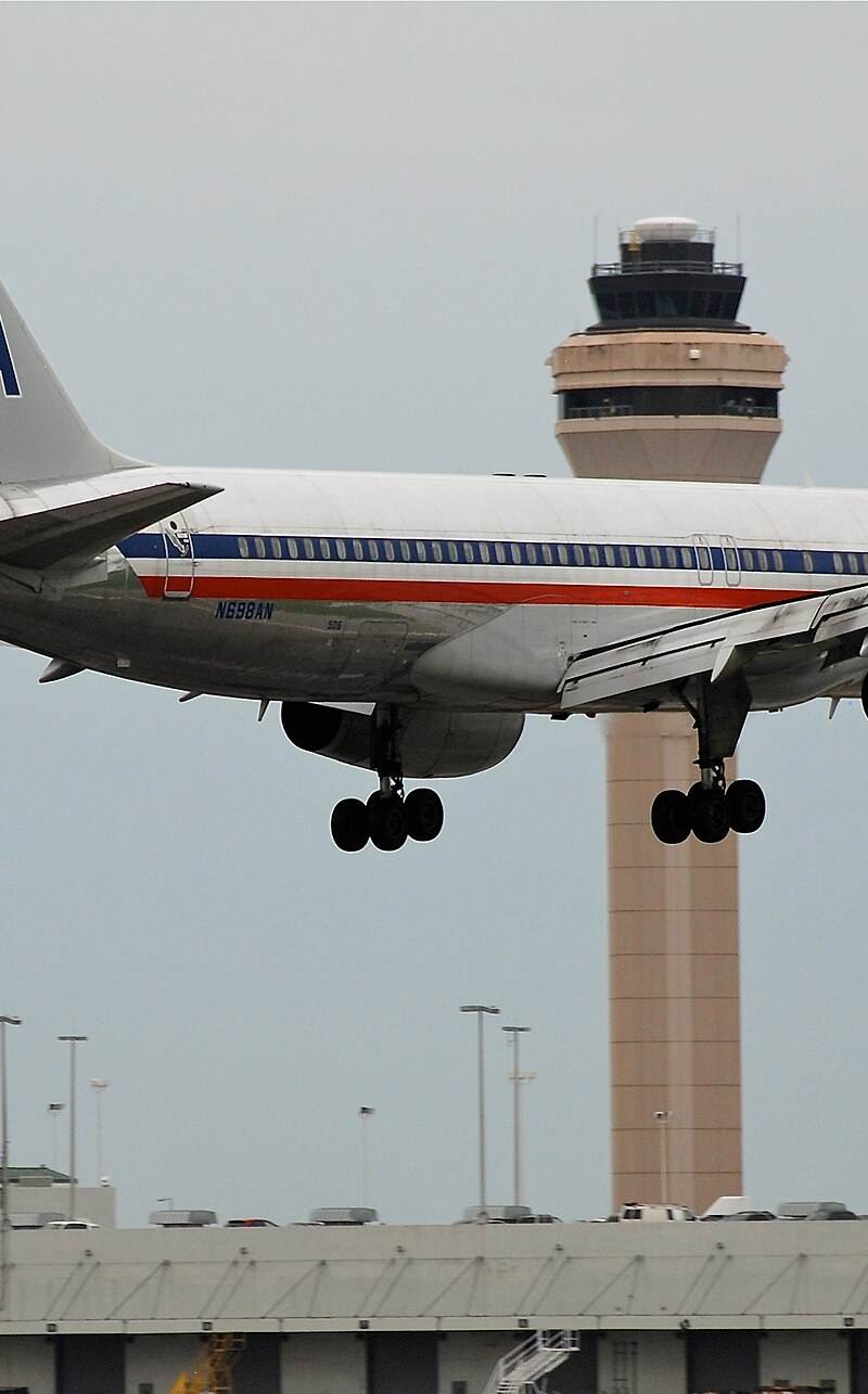 N698AN - Twin-engine aircraft
