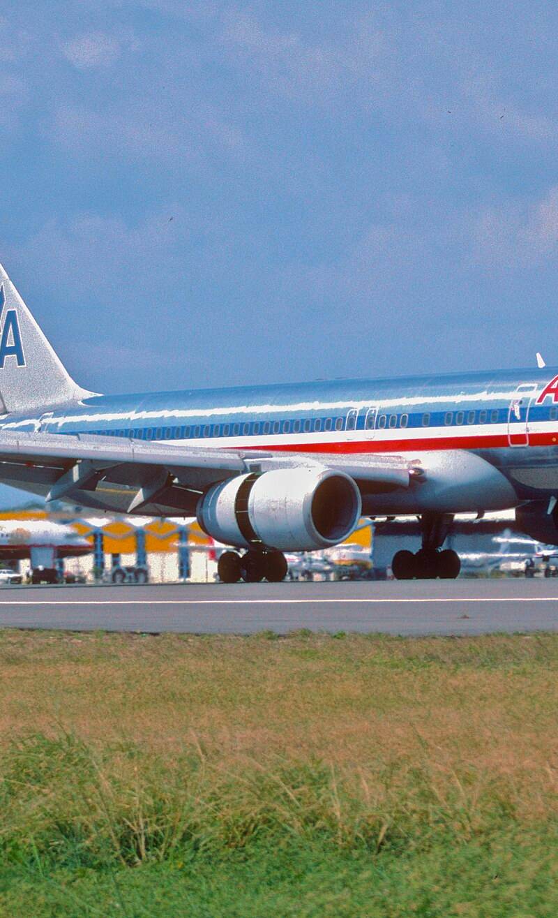N699AN - Twin-engine aircraft