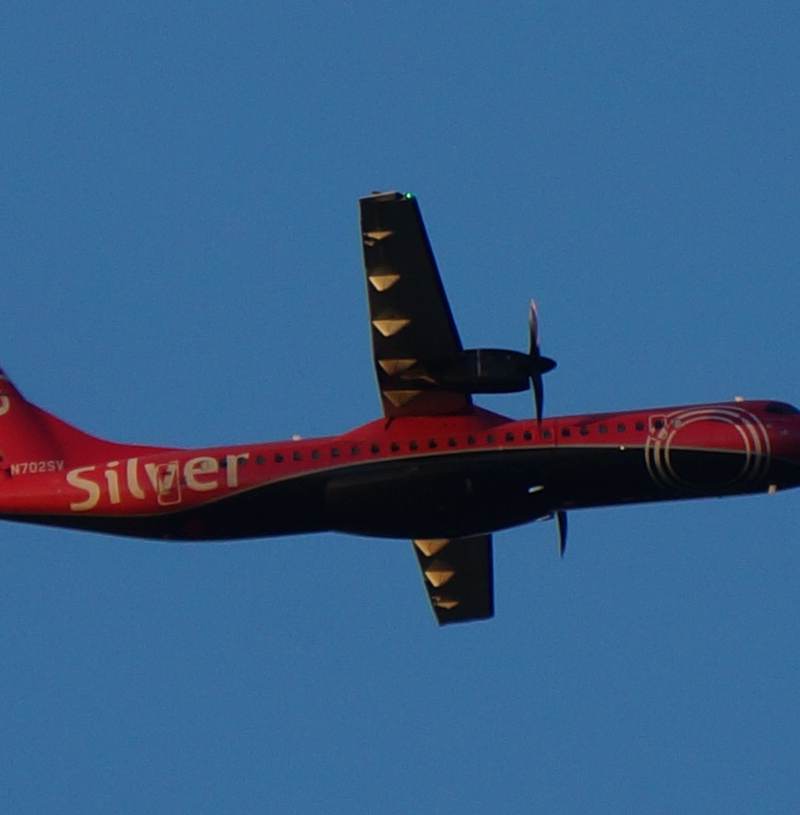 N702SV - Twin-engine aircraft