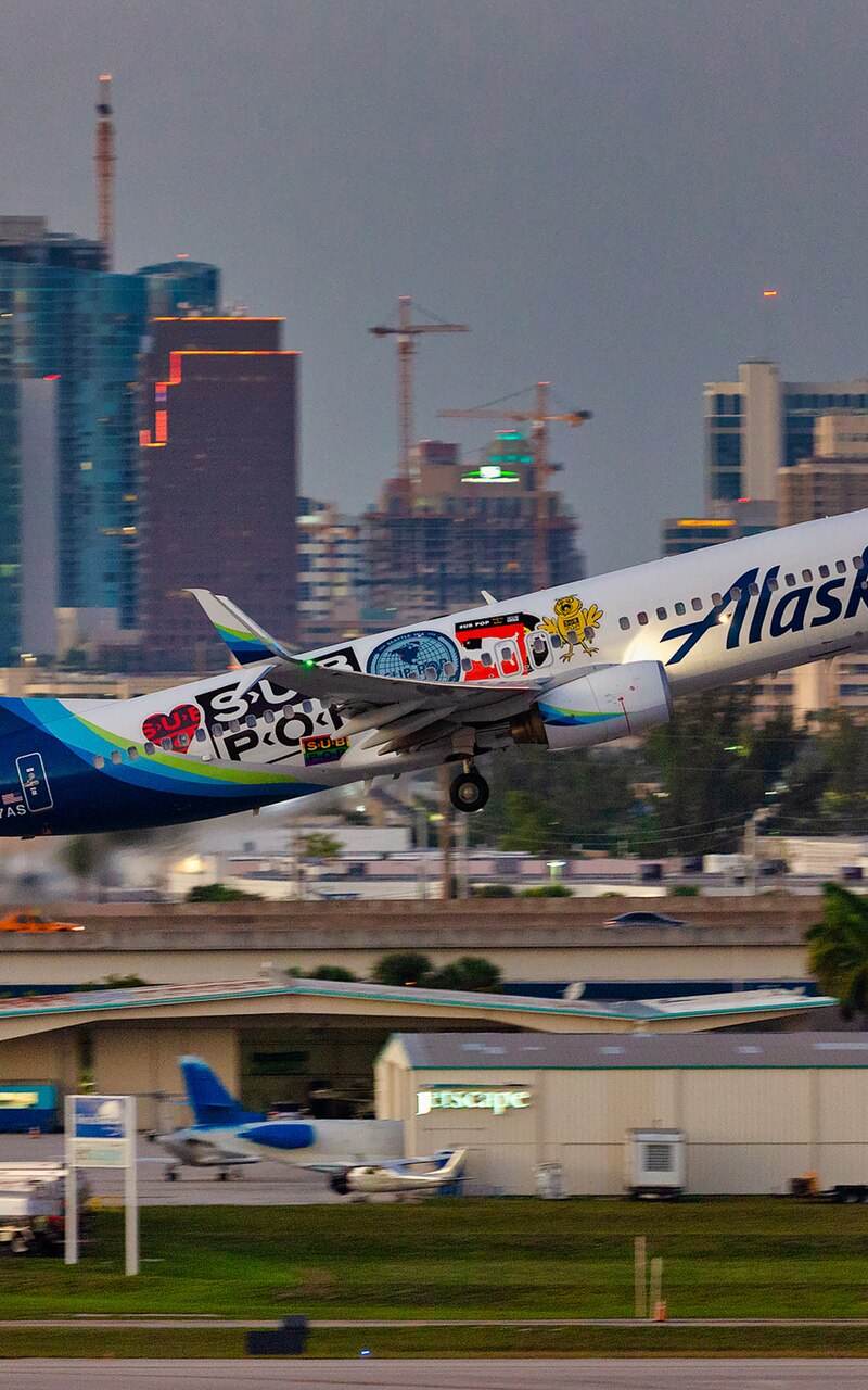N587AS - Boeing