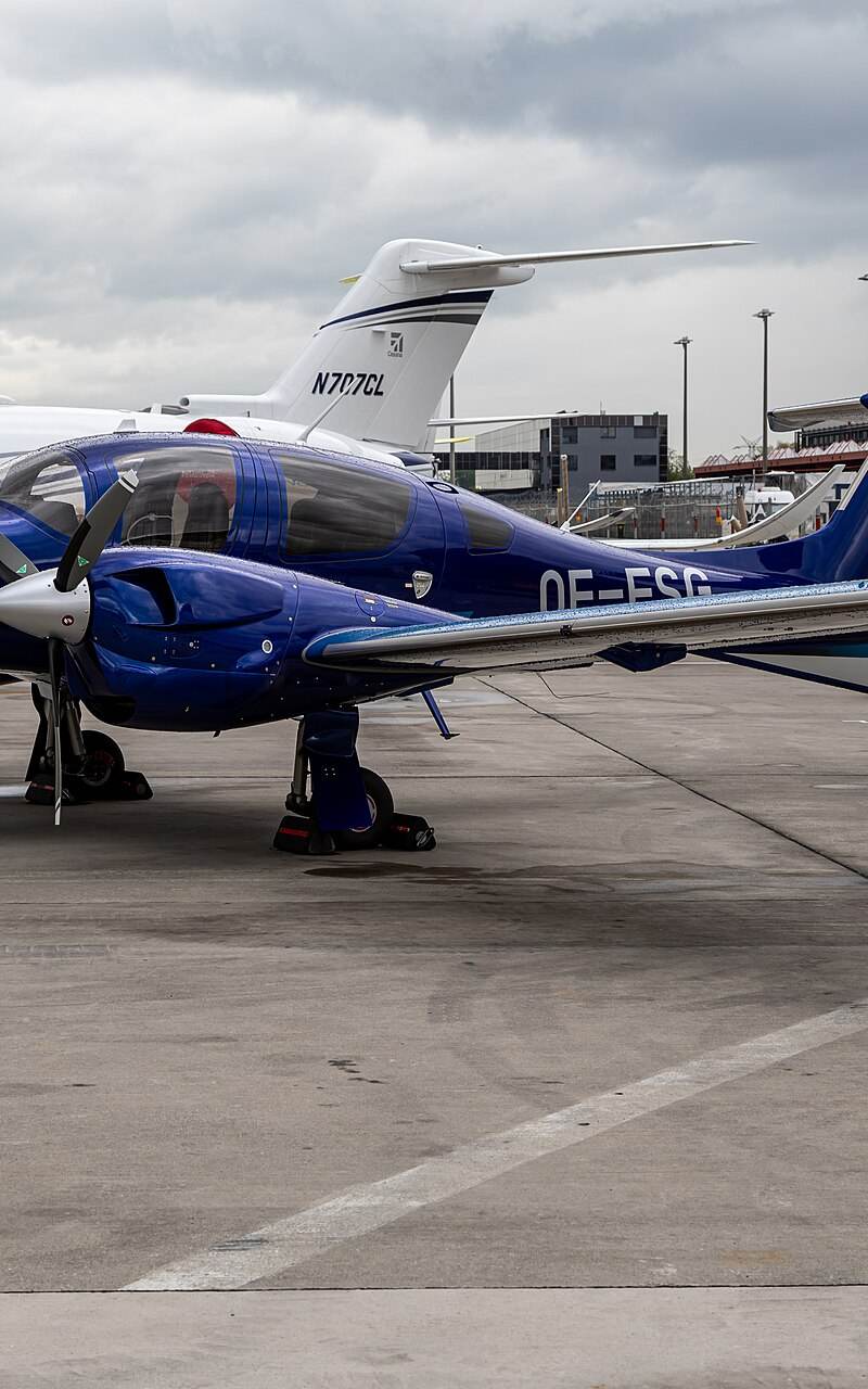 N707CL - Diamond