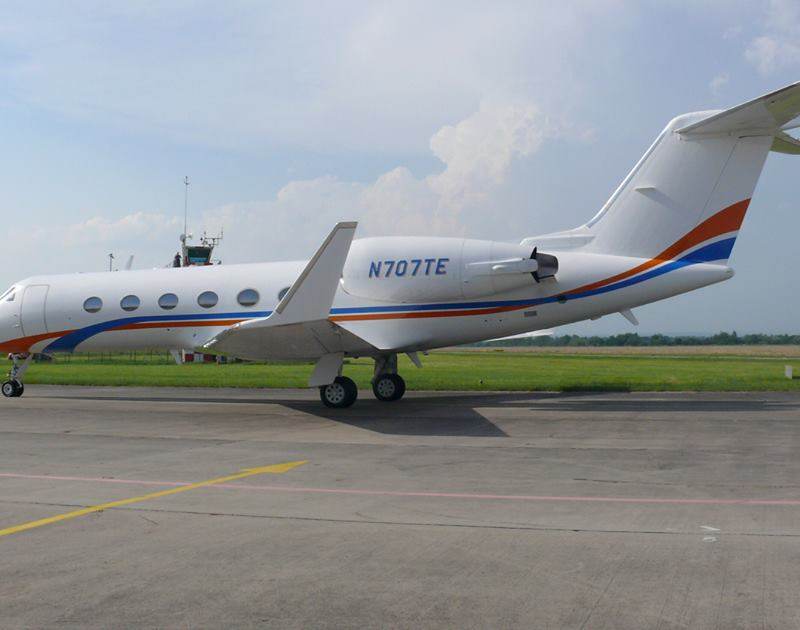 N707TE - Business jet