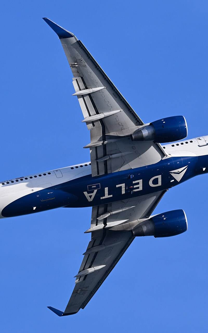 N707TW - Twin-engine aircraft