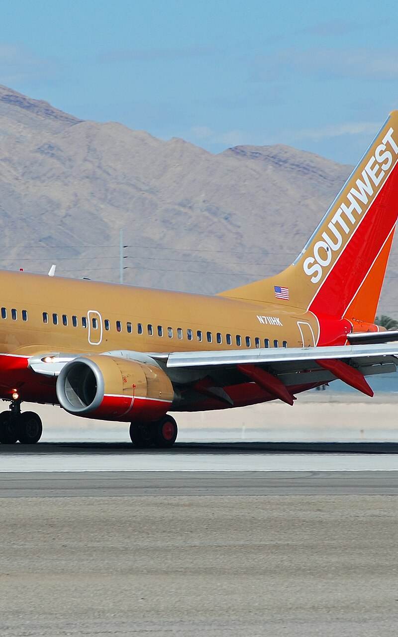 N711HK - Twin-engine aircraft