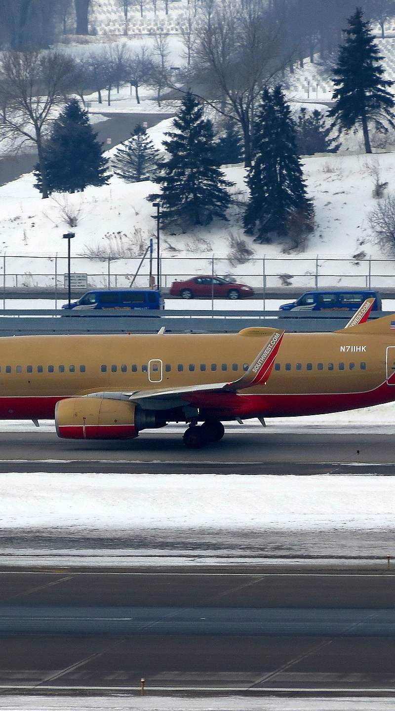 N711HK - Twin-engine aircraft