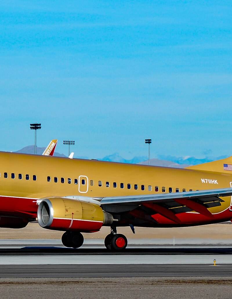 N711HK - Twin-engine aircraft