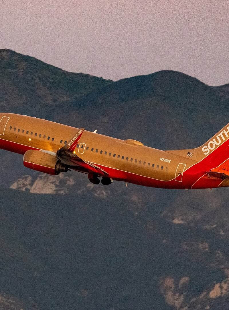 N711HK - Twin-engine aircraft