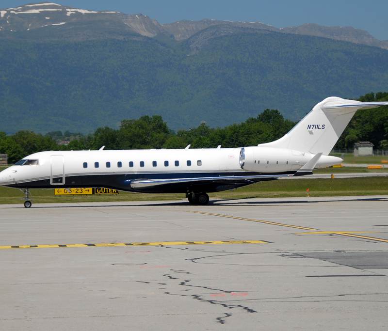 N711LS - Business jet