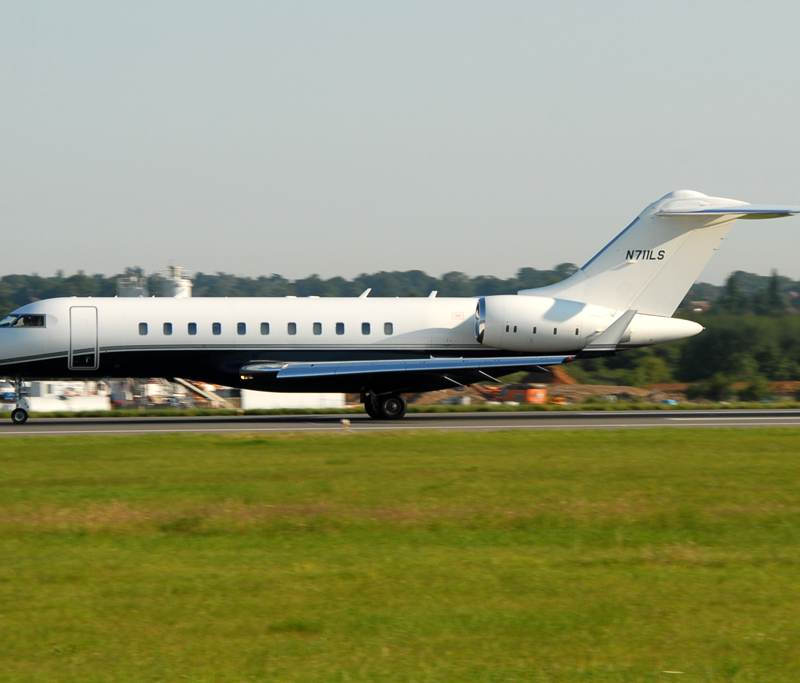 N711LS - Business jet
