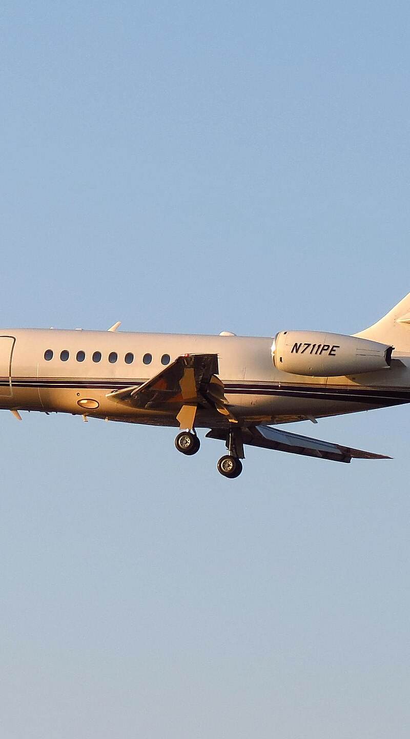 N711PE - Business jet