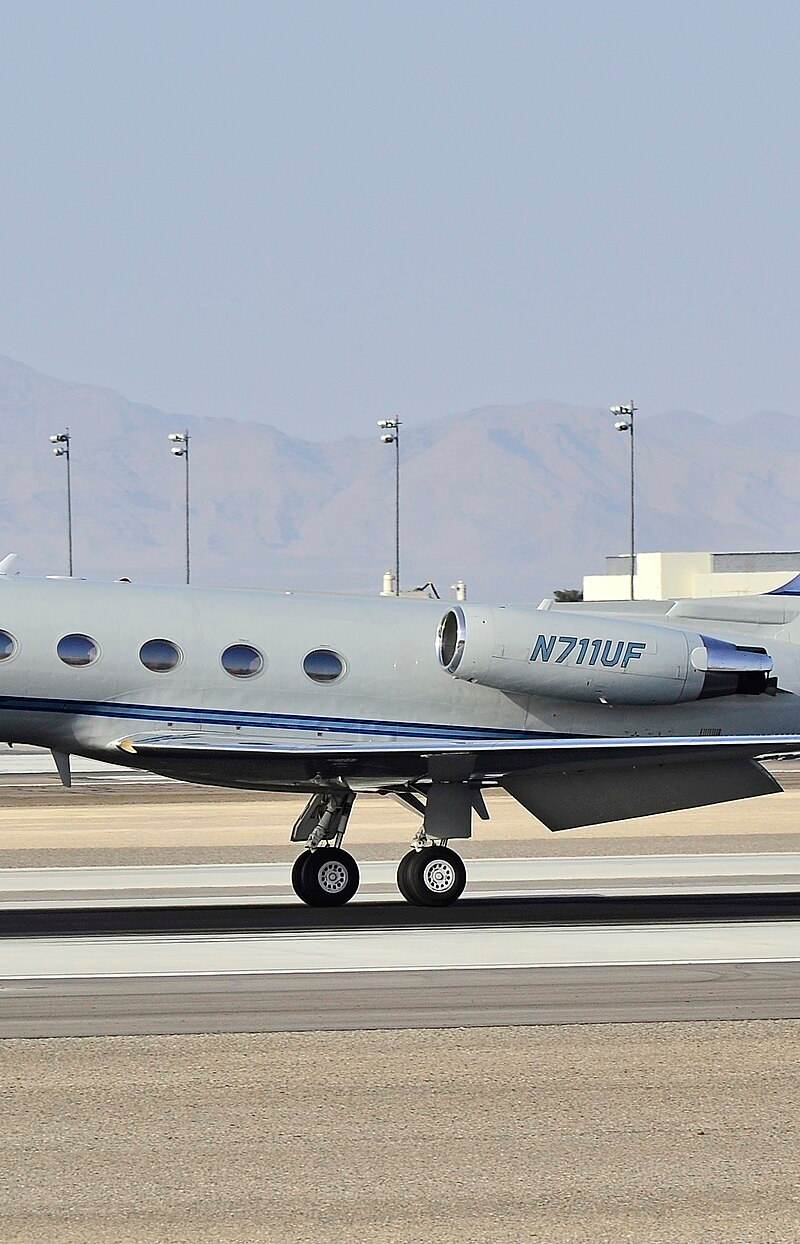 N711UF - Business jet