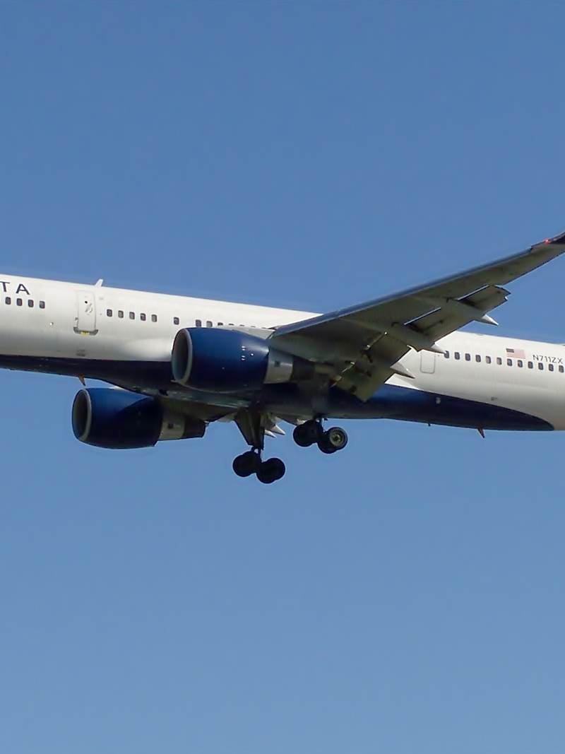 N711ZX - Twin-engine aircraft
