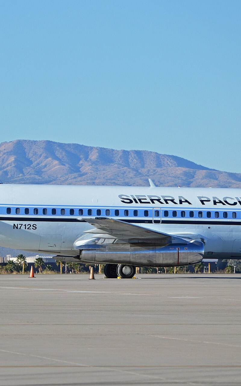 N712S - Twin-engine aircraft