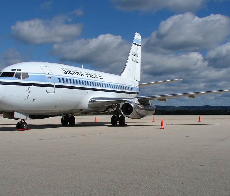 N712S - Twin-engine aircraft