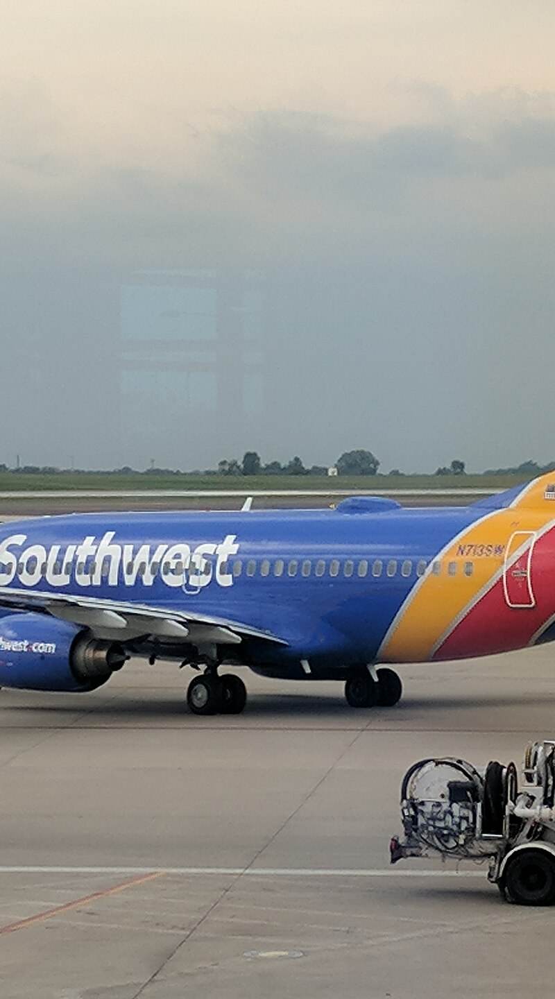 N713SW - Twin-engine aircraft