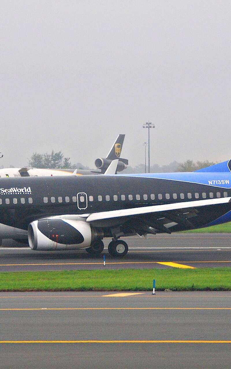 N713SW - Boeing