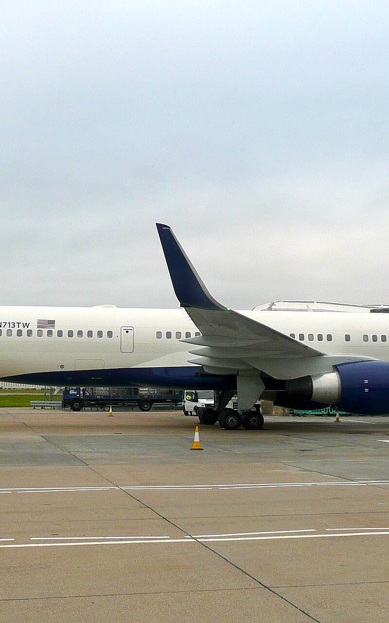 N713TW - Twin-engine aircraft