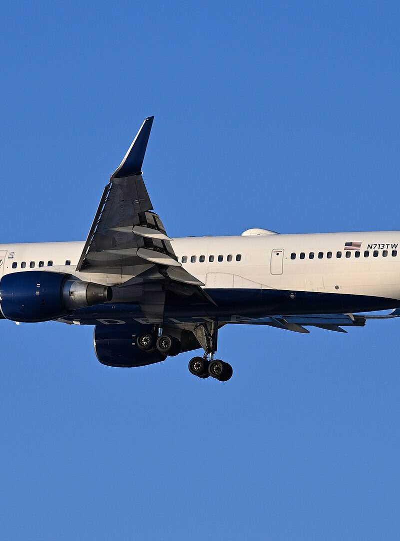 N713TW - Twin-engine aircraft