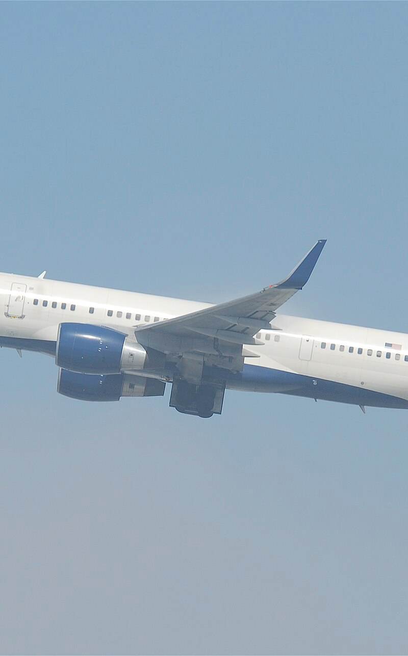 N713TW - Twin-engine aircraft