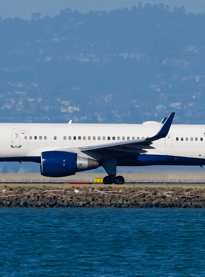 N713TW - Twin-engine aircraft