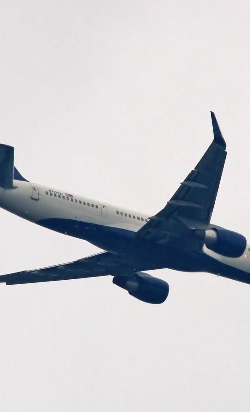 N713TW - Twin-engine aircraft