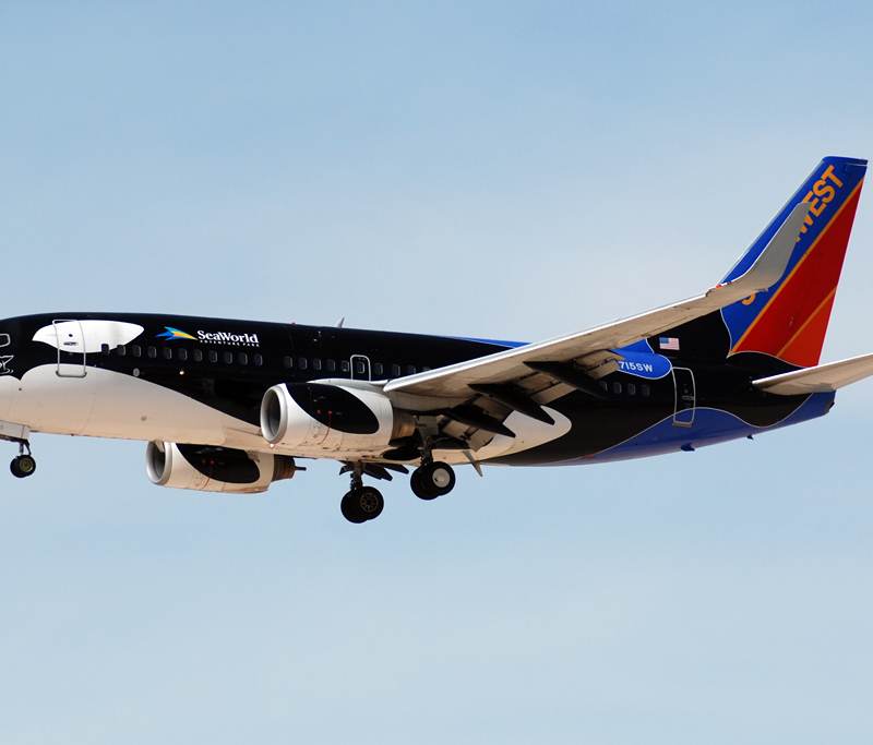 N715SW - Twin-engine aircraft