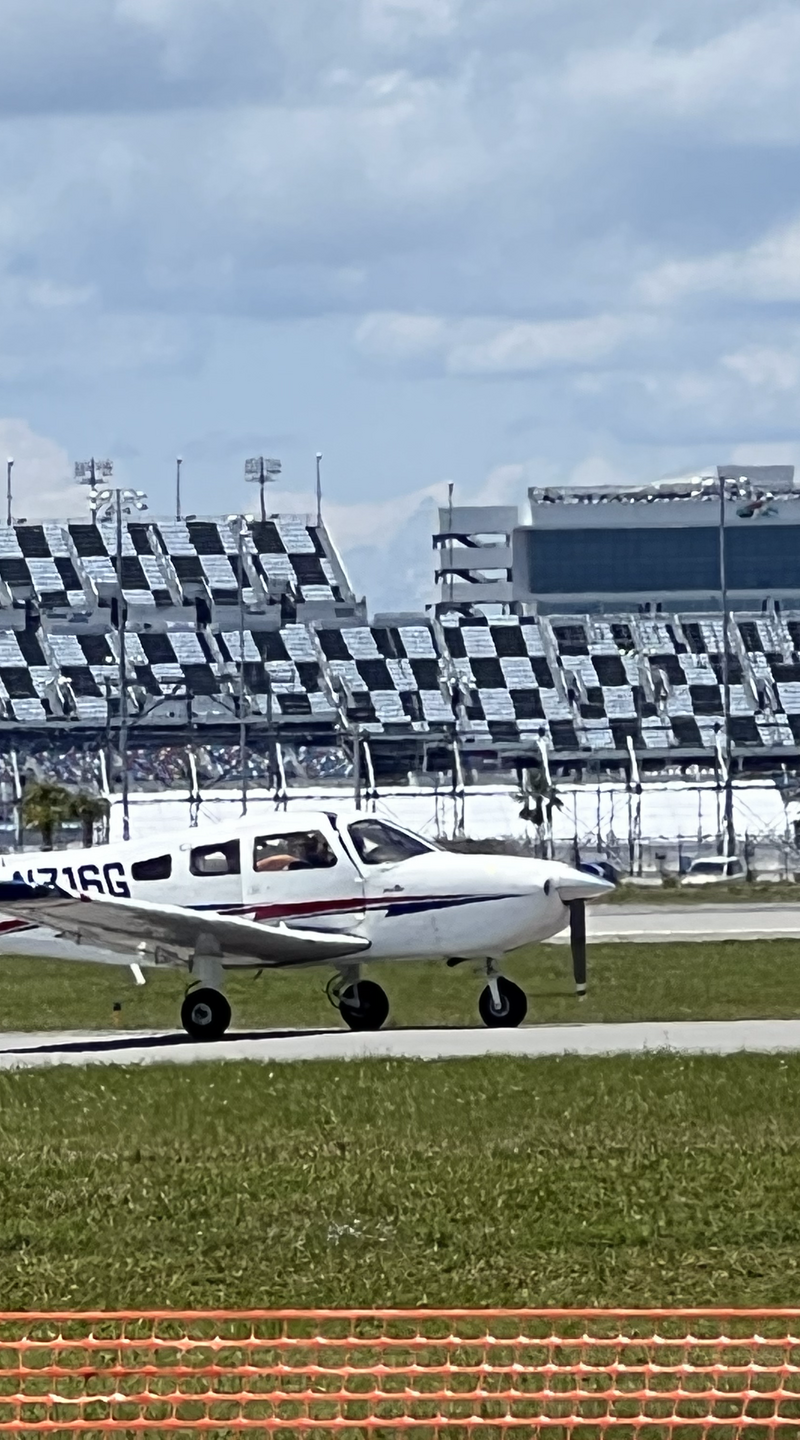 N716G - Piper